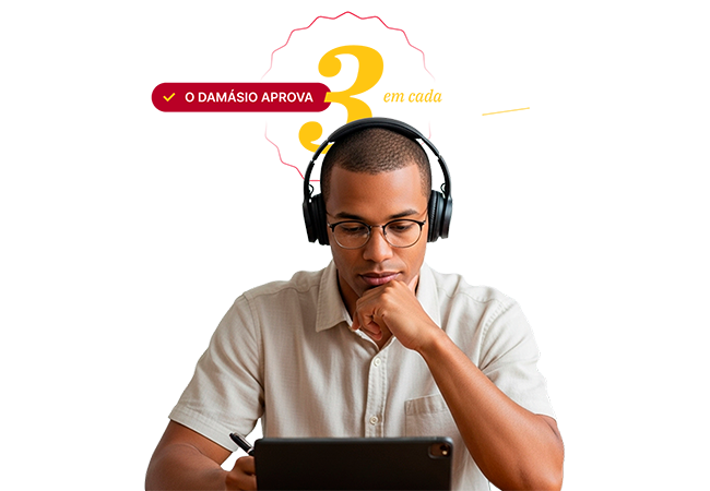 Estudante de direito, estudando para o exame da ordem com OAB Ilimitada do Damásio